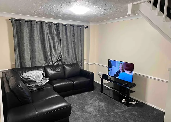 3 Bedroom Mid Terraced House