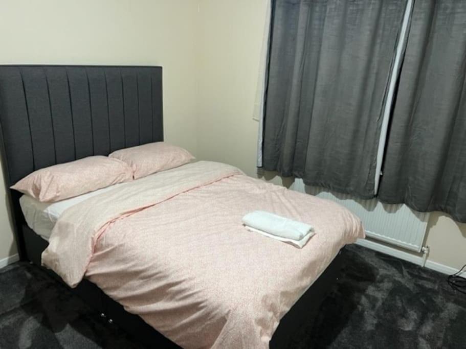 3 Bedroom Mid Terraced House Grays